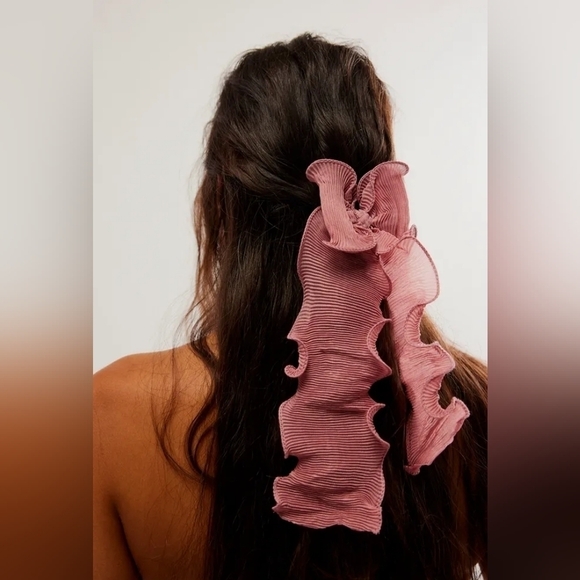 Free People Accessories - NWT Free People Rizzo Crinkled Bow Rusty Pink
